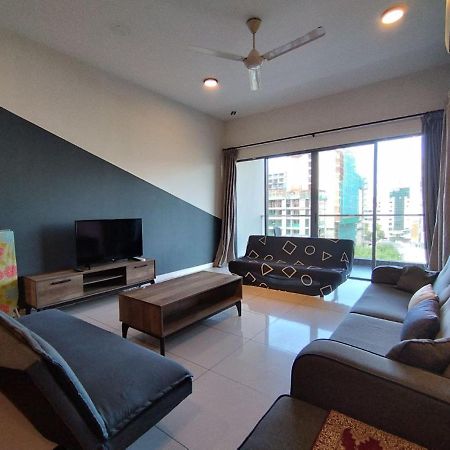 Restary Black Pink Loft: Imago Mall KK City 3BR Apartment Kota Kinabalu Exterior photo