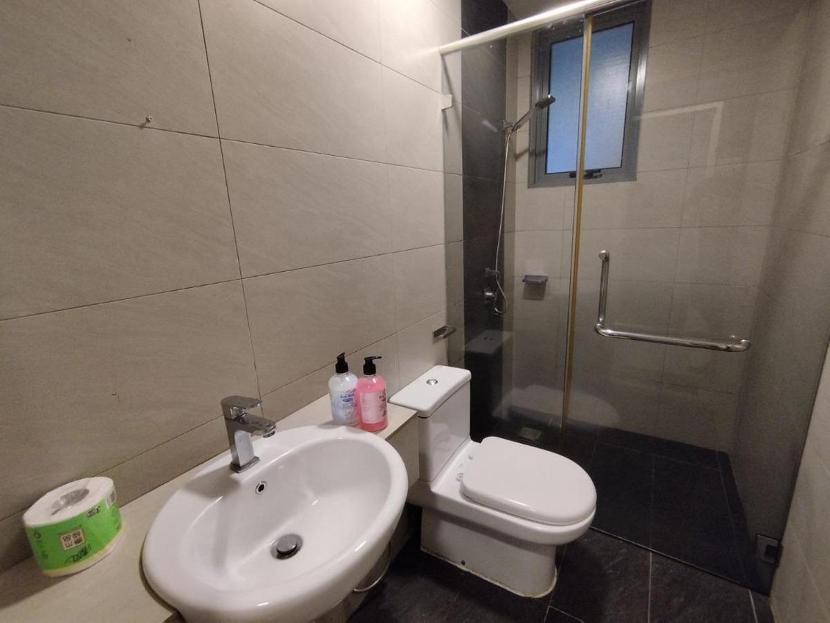 Restary Black Pink Loft: Imago Mall KK City 3BR Apartment Kota Kinabalu Exterior photo
